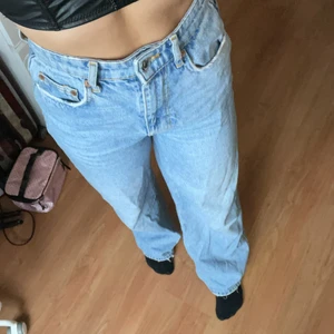 Ginatricot blå högmidjade jeans  - Jätte snygga ljusblåa jeans från Ginatricot. Pris går att diskutera!
