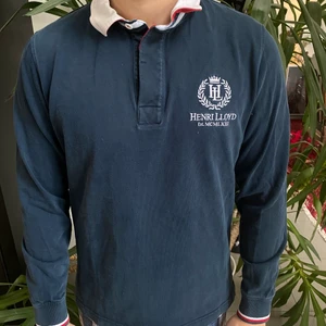 Henri Lloyd pike långärmad - Regular fit, köpt för något år sedan och använt en del så må vara tvättad några gånger men utan några större slitningar. 