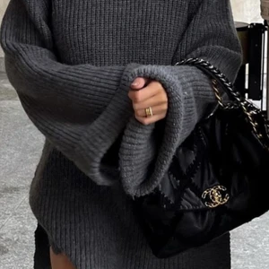 Gråstickad tröja  - Storlek S. Från lojsan x bubbleroom som blev slutsåld direkt. Alla lappar är kvar. 