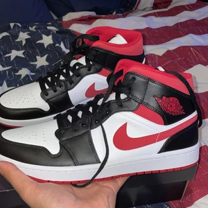 AIR JORDAN 1 - Säljer dessa då de aldrig ens är testade bara drog hem en massa vid dropp ( KÖPAREN STÅR FÖR FRAKT )