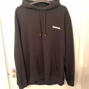 Svart Hoodie  - Hoodie från Carlings, oversize. St: XL. Knappt använd 