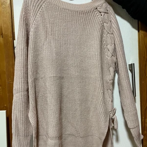 Säljer Stickad tröja. Färgen ljusrosa - Hej! Säljer min ljusrosiga stickade tröja. Har aldrig använt, storleken är M. Priset kan diskuteras 