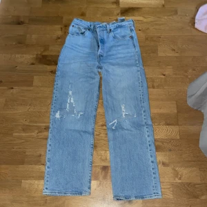 Levis Jeans - Vet inte exakt vad det är för model förutom att de är raka! Säljer pga försmå och därför ingen användning! Inga tecken på skador på byxorna !❤️