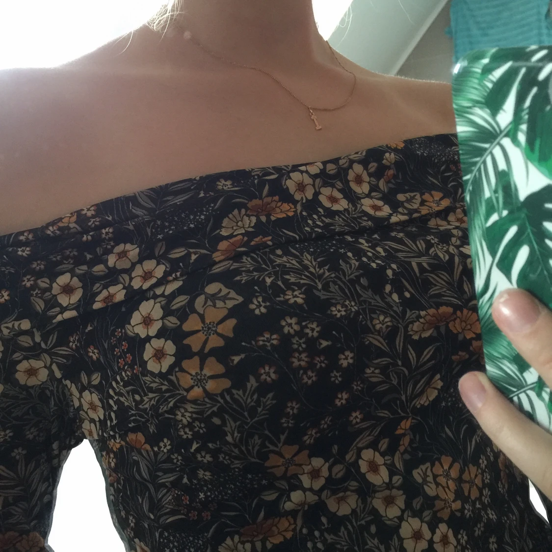 Blommig off-shouldertröja - 90