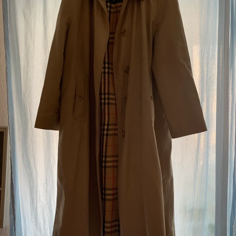 Iconic coat, one size. Fits a women size XS-M . Jackor.