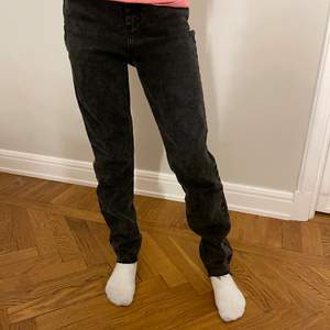  Jättefina jeans aldrig använt Bra skick köparen står för frakt