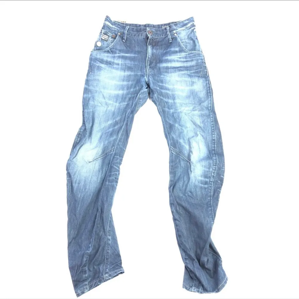 Supersnygga blå loose tapered oversized jeans! Lånade bilder, lite mörkare. Jeans & Byxor.