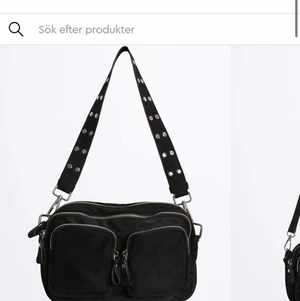 Väska  - Svart väska från Gina tricot, original pris 349kr  jätte bra skick 