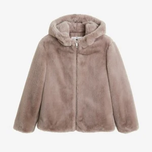 Pälsjacka  - INTRESSEKOLL på min fina pälsjacka ifrån mango. Skriv privat för mer information❣️