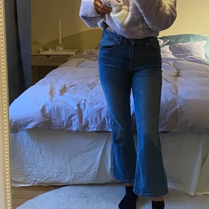 Kortade vida byxor  - Köpte dessa på Cubus för något år sedan! Älskade att de va korta men tyvärr är det inte min stil längre💕 JÄTTEfina och använda typ en gång! Typ det skönaste jeansmaterialet oxå