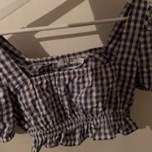 Topp nakd  - Topp från nakd som endast är testad, då den är för liten. Frakt ingår ej