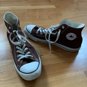 Converse skor, EU 46 - Knappt använda höga converse.