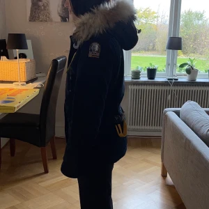 Parajumper Doris - Äkta parajumerjacka i modellen doris. Dam, storlek S. Kan gå ner i pris.