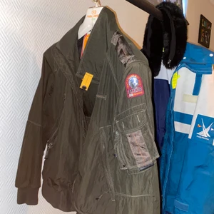 Parajumper Masterpiece - Säljer denna för jag ej använder den längre! Size S passar folk som e 170+. Skriv för mer info! 