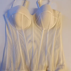 Korsett Ella M - Korsett ifrån Lindex märke Ella M. Stolek 80B. Köparen står för frakten.