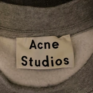 Acne sweatshirt - Säljer då den är lite liten