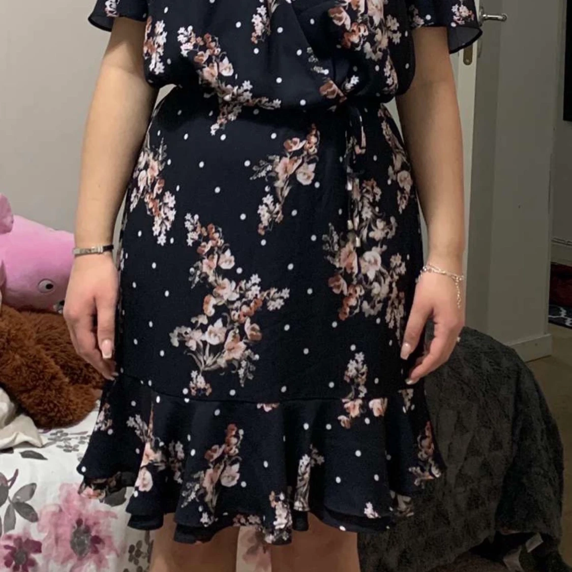 Blommig Klänning Storlek 42 - 90