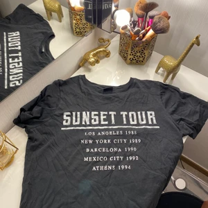 T-shirt  - T-shirt från Ginatricot, använd ett fåtal gånger men fräsch 