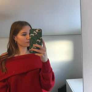 Off-sholder topp - Är i superfint skick och bara använts några få gånger. Är i Strl xs men passar mig super som har S/M 