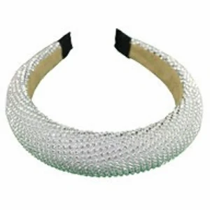 Hårband/diadem Åhléns  - Tja tänkte sälja mitt hårband från Åhléns som jag inte tyckte satt på mig särskillt bra. Jag köpte den för 500kr och säljer den för 50kr vilket är en väldigt generöst pris! Kan mötas upp annars står köparen för frakten💕