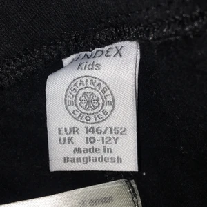 Byxor svarta från Lindex - Använda 3 gånger tvättade. Små för mig.