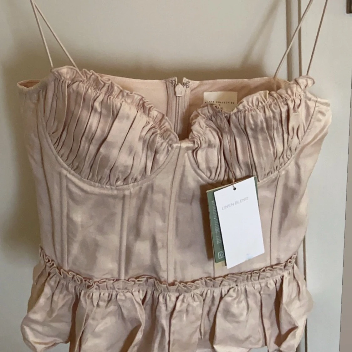 Vacker korsett i beige - 90