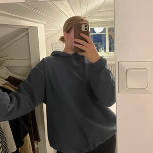 Oversized hoodie - Snygg oversized hoodie från Weekday i bra skick! Betalning sker via Swish! 💗