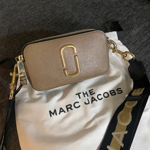 Marc Jacobs  - Marc Jacobs väska som nytt skick. Inköpt i somras 