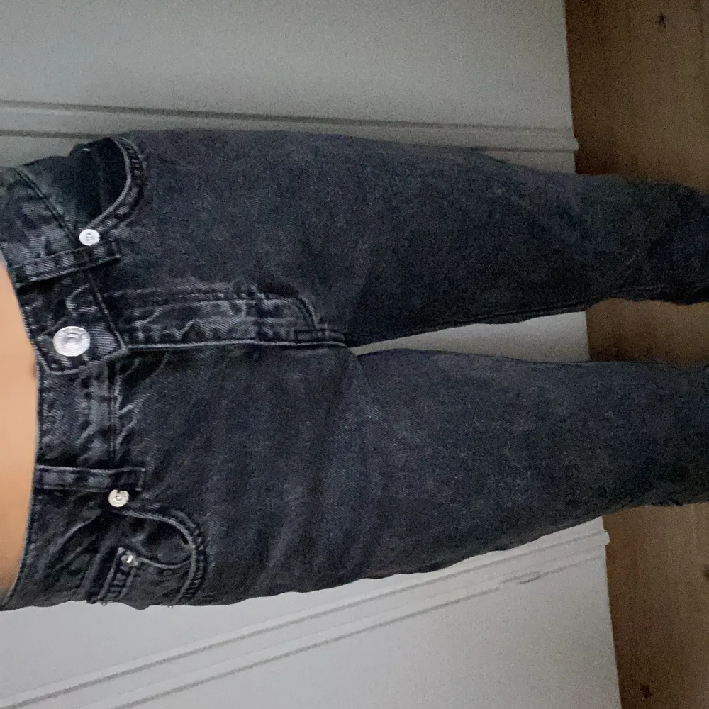 Min jeans från Mango. I superfint skick & strl 34. . Jeans & Byxor.