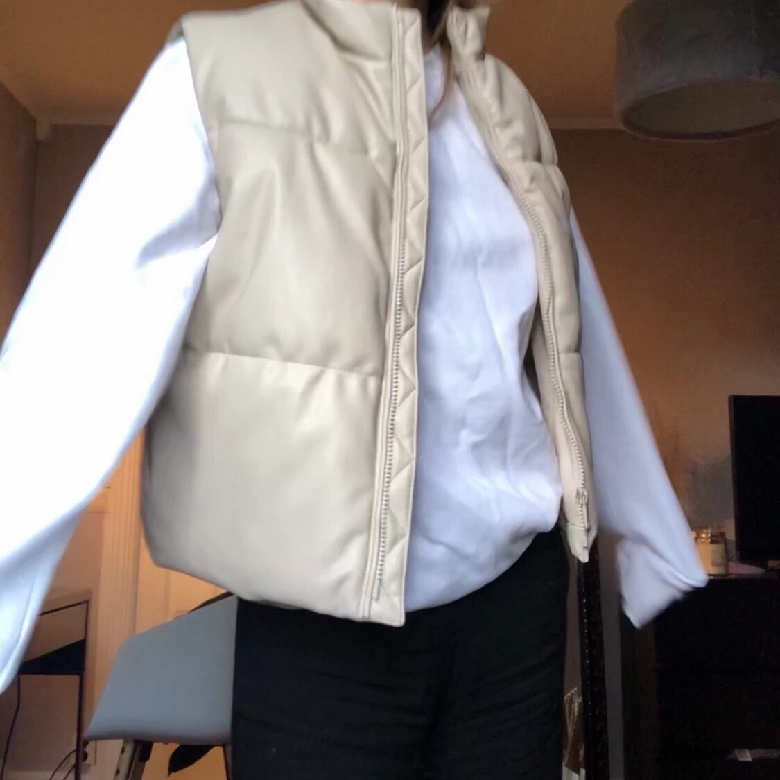 Beige skinnväst - 90