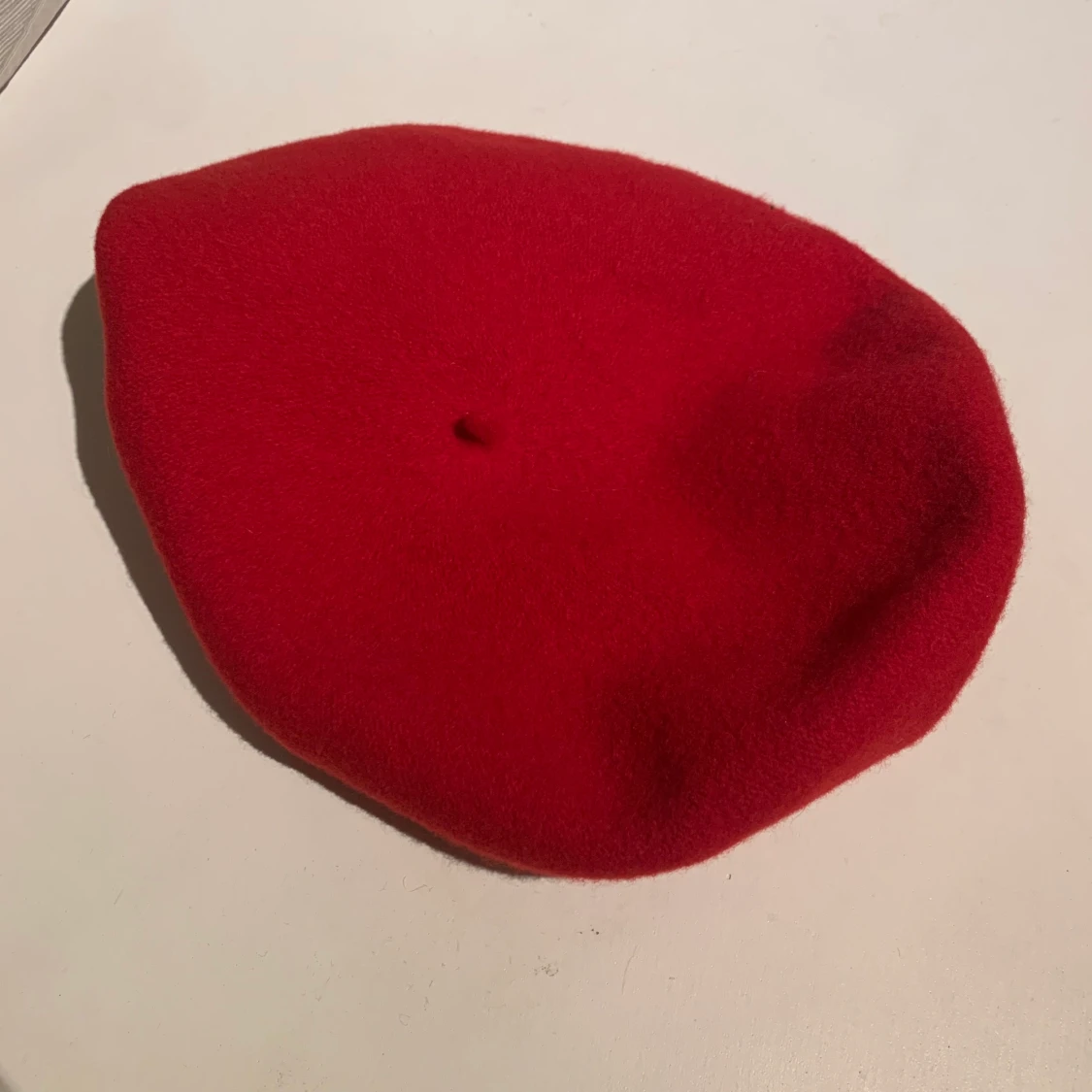 Röd basker, 100% ull - 91