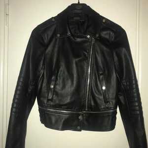 Leather jacket ✨🔥 - Girl jacket with no details 🌚