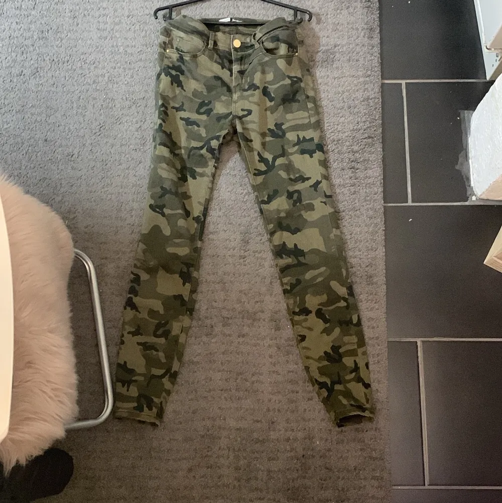 Gröna kamouflage Jeans  💚. Jeans & Byxor.