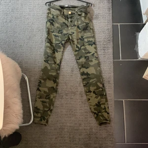 Kamouflage byxor  - Gröna kamouflage Jeans  💚