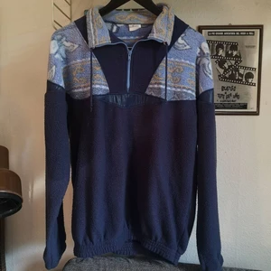 Vintage fleece retro 80tal 90tal  - Stl cirka herr Medium. Lite nopprig och så, men i övrigt okej skick. 