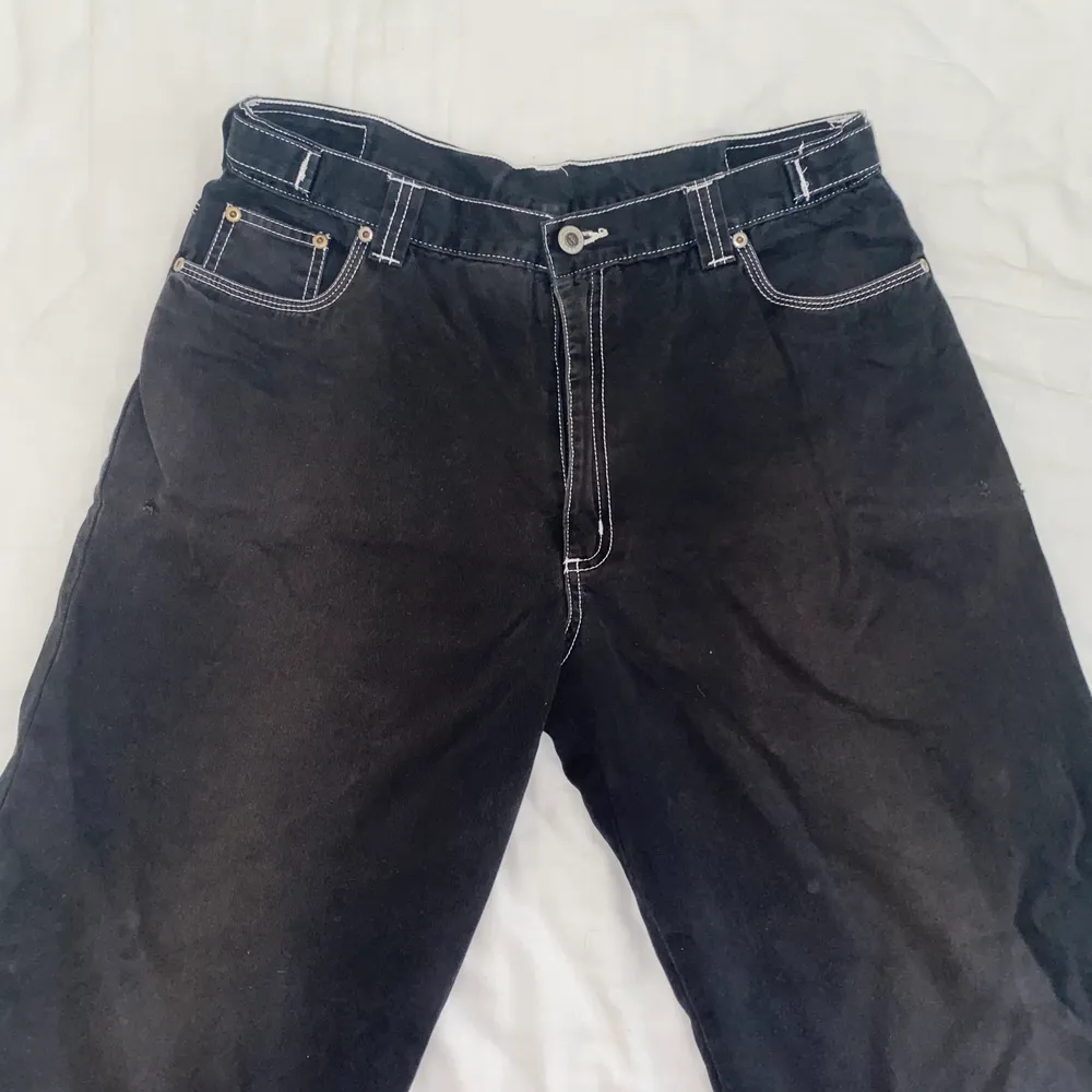 Arizona Baggy Black Jeans, with side pockets, and side hammer loop. Good condition.. Jeans & Byxor.