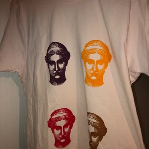 T-shirt retro  - Jättefin ljusrosa t-shirt med tryck!