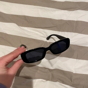 Solglasögon  - Snygga solglasögon som passar till vad som helst💜💜💜