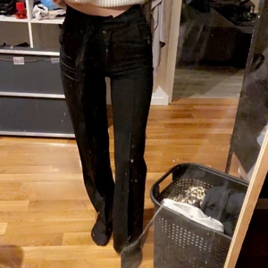 Madlady kostymbyxor  - Säljer mina kostymbyxor från madlady som endast är provade i strl XS🤍