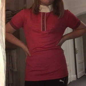 Ridtopp storlek M - Rosa tävlingstopp till salu! Aldrig använd så alltså i nyskick! Lappen är till och med kvar!🙌🏻❤️
