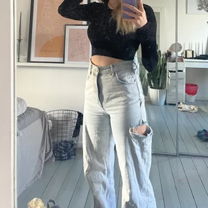 Jeans - Jeans från Bershka i st36. Ungefär ett år gammal men sparsamt använda. Jag är 168 å har vanligtvis S i stolek.