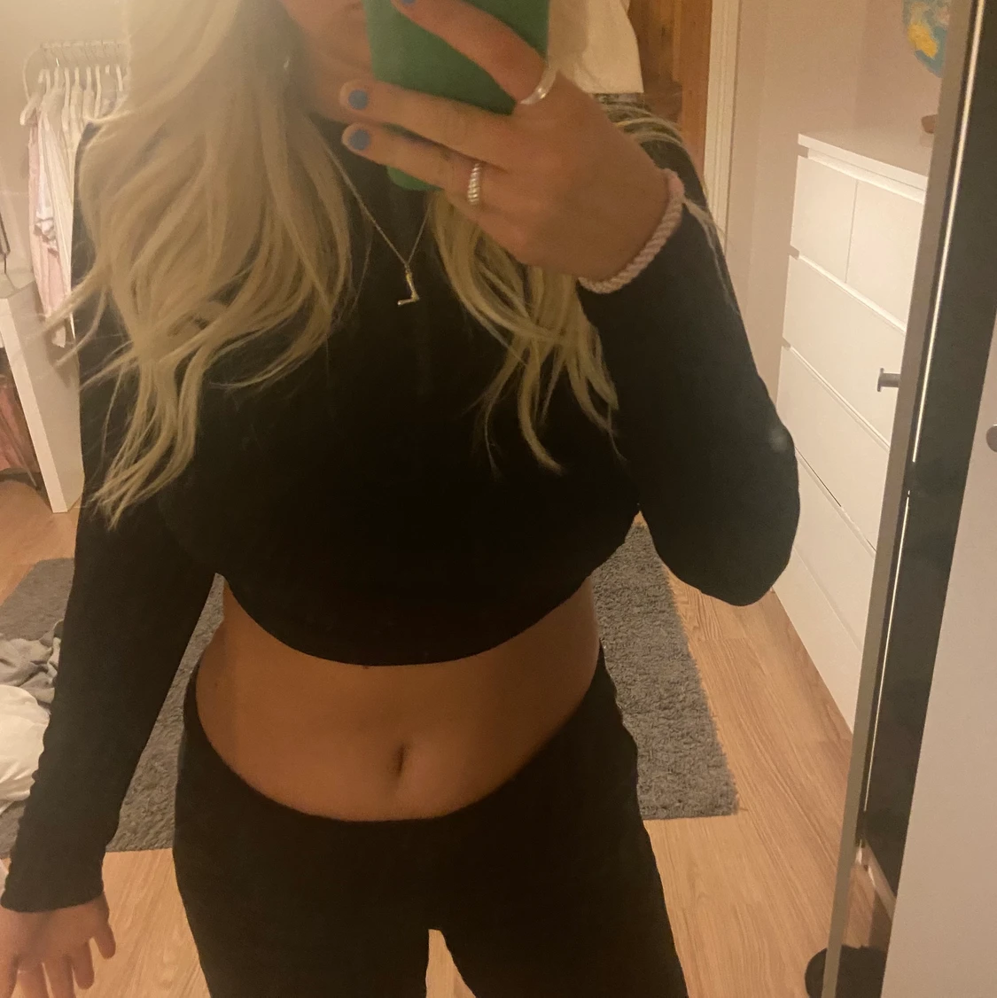 Svart topp med öppen rygg