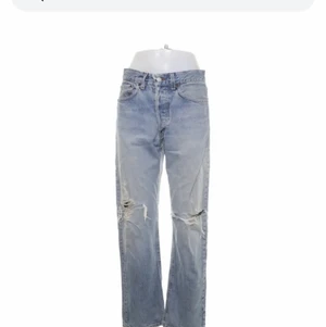 Lågmidjade & utsvänga crocker jeans - Säljer mina sellpy byxor som är lågmidjade och utsvängda. Endast testade! 