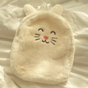 Gullig ryggsäck  - GRATIS FRAKT!Super söt fluffig ryggsäck med öron. 100kr (inklusive frakt) Skicka privat vid intresse!☁️