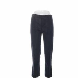 kostymbyxor low waist  - säljer mina kostymbyxor som är low waist.