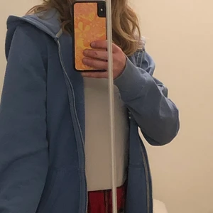 Blå Zipup hoodie från Nike - Säljer nu denna otroligt fina, blåa zipup hoodien från Nike!💕