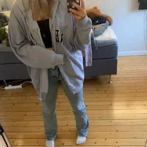 Kofta - Säljer denna snygga oversize kofta från brandy Melville. Säljer för 250kr + frakt 🦋