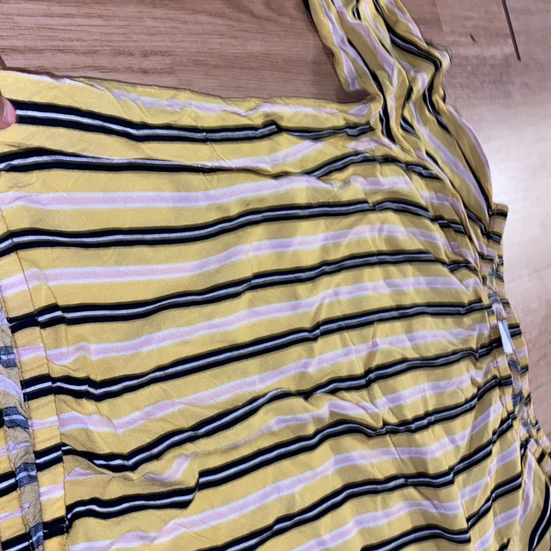 Fin gul tröja  - 91