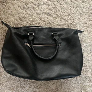 Handväska - En superfin handväska som inte kommer till någon använing