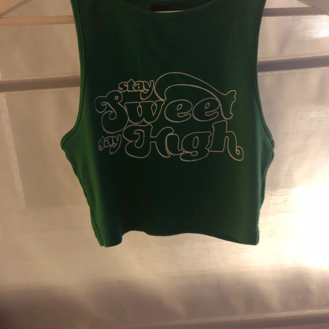 Ett grönt linne från SHEIN. - 90